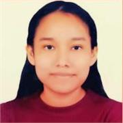 Profesora de inglés imparte clases a niños